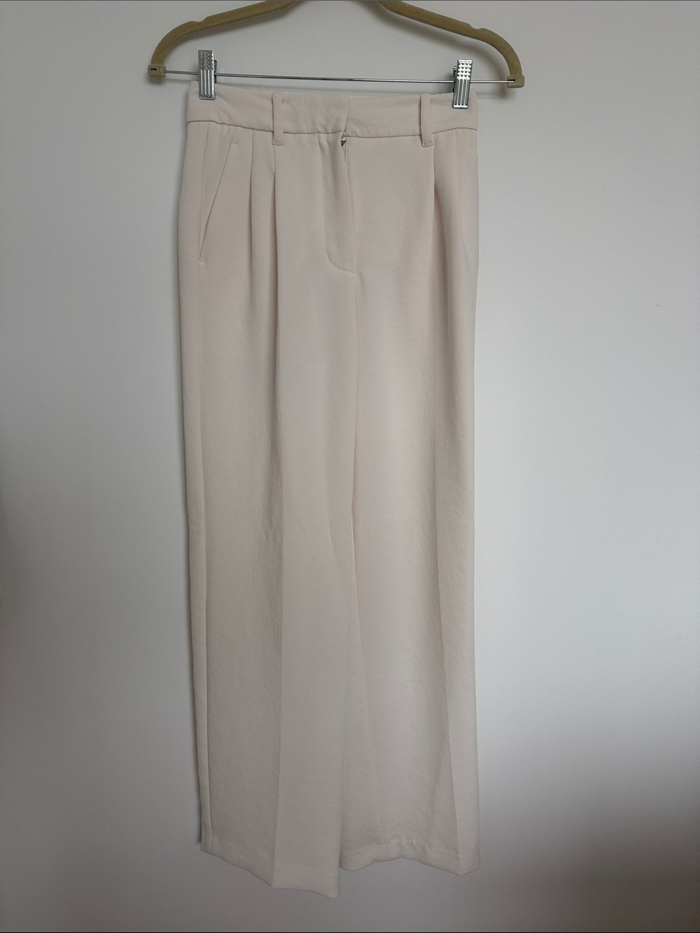 Aritzia The EffortlessPant in Ivory